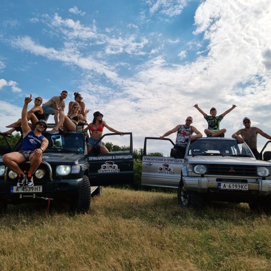 Приключенски пакет за двама– джип сафари, стрелба с въздушна пушка, грънчарство, винена дегустация в Медово от Makaroon