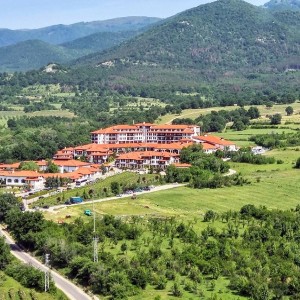 Две уикенд нощувки за двама с вечери и закуски + тур в Тракийска Резиденция Старосел 