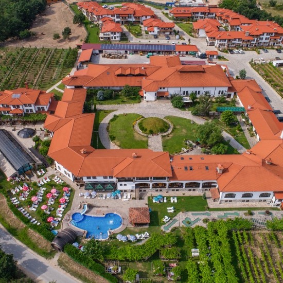 Романтично бягство: Нощувка със закуска за двама в студио в комплекс "Старосел" от Makaroon