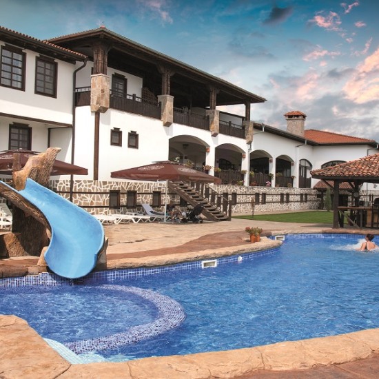 Нощувка за двама с включени закуска и вечеря в Тракийска резиденция "Старосел" от Makaroon Нощувка за двама с включени закуска и вечеря в Тракийска резиденция "Старосел" от Makaroon