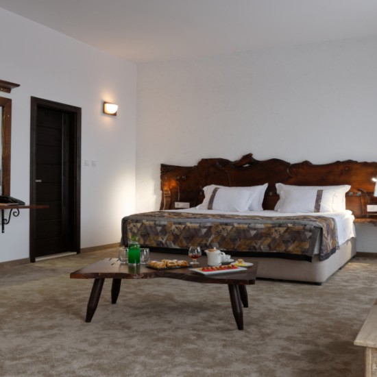 Нощувка за двама с включени закуска и вечеря в Тракийска резиденция "Старосел" от Makaroon Нощувка за двама с включени закуска и вечеря в Тракийска резиденция "Старосел" от Makaroon