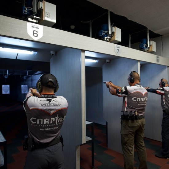 Видгнете адреналина със Стрелба с оръжие по избор за един човек в Пазарджик от Makaroon