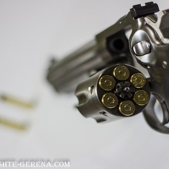 Стрелба с различни видове оръжие от Makaroon