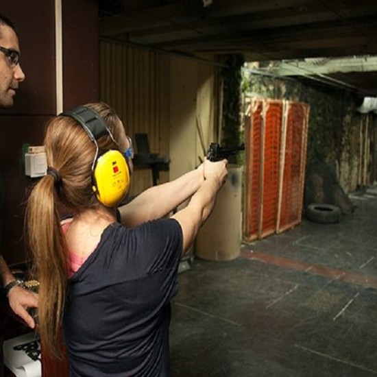 Стрелба с различни видове оръжие от Makaroon