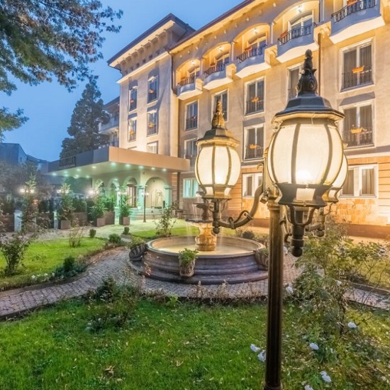 Две нощувки за двама в хотел Стримон Гардън Медикъл & СПА от Макароон