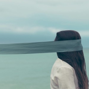 Нови усещания: Разходка из центъра на София със завързани очи