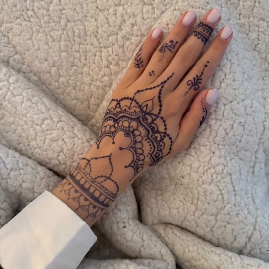 Татуировка с къна – вашият символ на благоденствие от Makaroon Татуировка с къна – вашият символ на благоденствие от Makaroon