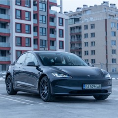 Ексклузивен подарък - Шофиране на Tesla за един час!