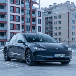 Ексклузивен подарък - Шофиране на Tesla за един час!