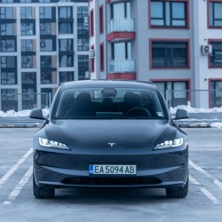 Ексклузивен подарък - Шофиране на Tesla за един час! Ексклузивен подарък - Шофиране на Tesla за един час!
