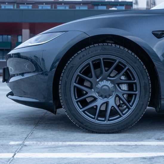 Шофиране на Tesla за един час от Макароон