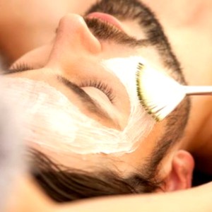 За мъже: Релаксираща и хидратираща терапия за лице в Пловдив