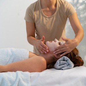 Възстановяваща терапия за сияйна кожа на лицето (30 мин.)