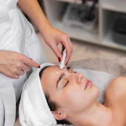 Тайната на стъклената кожа: Силата на ориза (30 мин.) - терапия за лице 