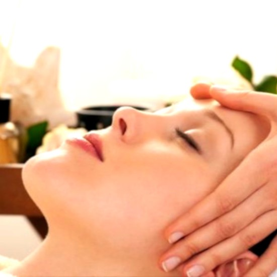 Насладете се на една невероятна Терапия за лице със злато и коприна от Makaroon Насладете се на една невероятна Терапия за лице със злато и коприна от Makaroon