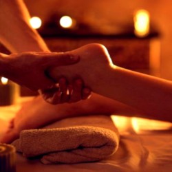 Релаксиращ тайландски масаж на крака (60 мин)