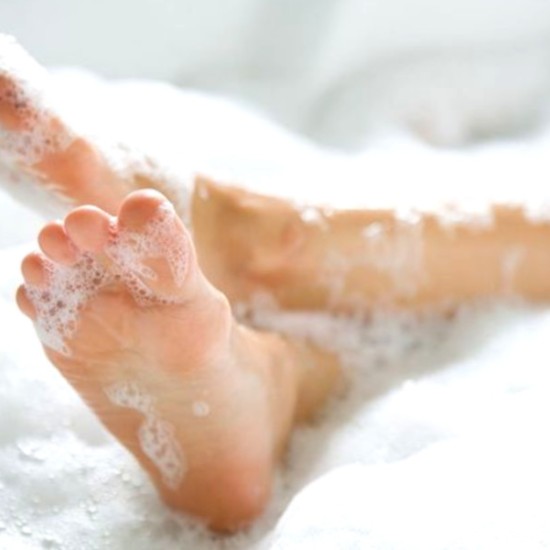 Гореща вана: Отпускаща и антистрес процедура от Makaroon Гореща вана: Отпускаща и антистрес процедура от Makaroon