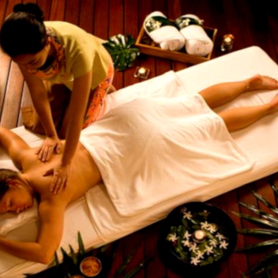 Освободете напрежението с Традиционен тай масаж на тепих от Makaroon