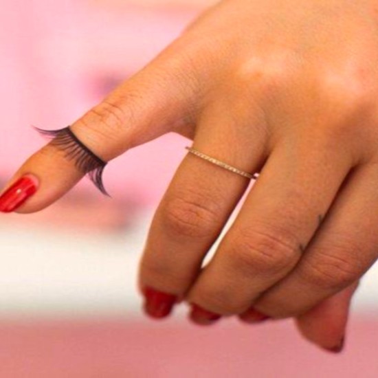 Поставяне на мигли косъм по косъм 6D | Makaroon.bg