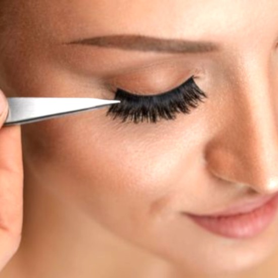 Поставяне на мигли косъм по косъм в Пловдив от Makaroon