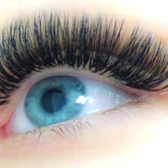 Поставяне на мигли косъм по косъм в Пловдив от Makaroon