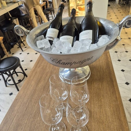 Истинско преживяване за ценители - Дегустация на 3 вида шампанско с Благой Кузмански и подарък за вкъщи в The RITZ Specialty Coffee от Makaroon