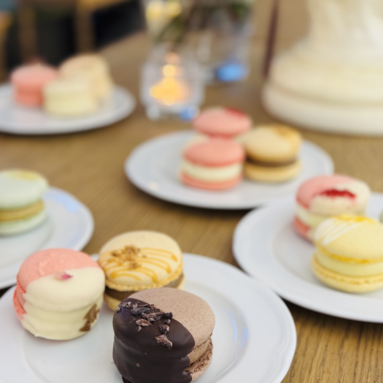 Отдайте се на пълна наслада, носеща името френски макарони, с дегустация на 3 вида + подарък за вкъщи в The RITZ Specialty Coffee от Makaroon