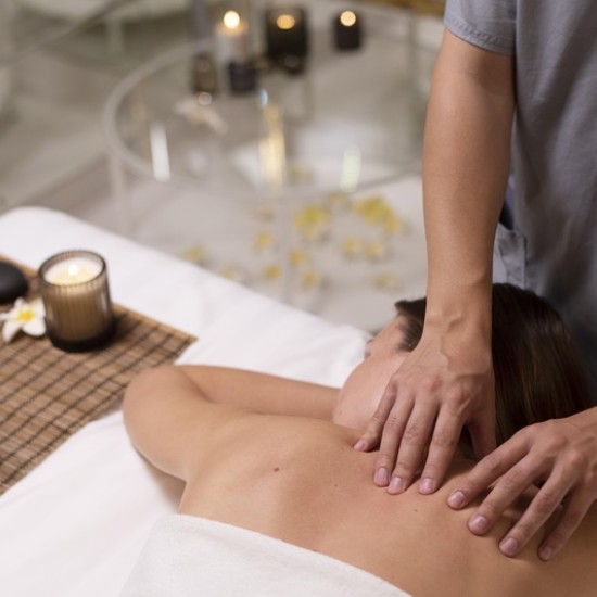 Feel the effect of complete recovery with Lombok massage from Makaroon