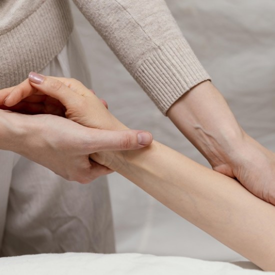 Премахнете стреса от претоварване на мускулите с традиционен Урат масаж от Makaroon