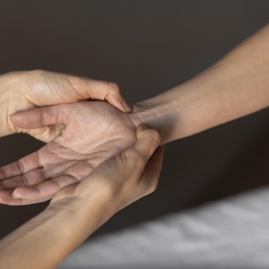 Премахнете стреса от претоварване на мускулите с традиционен Урат масаж от Makaroon