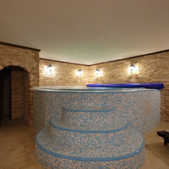 В света на Къщата на инфлуенсърите от сезон 3  "Две нощувки за двама в The Castle, Боровец" от Makaroon