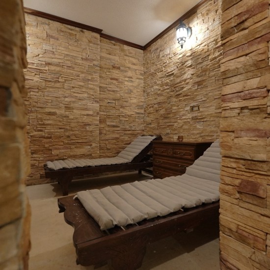 В света на Къщата на инфлуенсърите от сезон 3  "Две нощувки за двама в The Castle, Боровец" от Makaroon