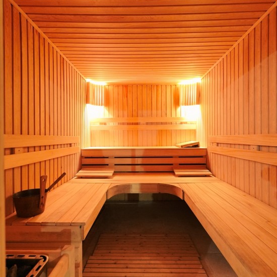 В света на Къщата на инфлуенсърите от сезон 3  "Две нощувки за двама в The Castle, Боровец" от Makaroon