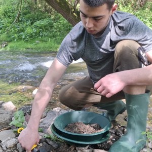 Стани златотърсач - приключение в Тревненската река за четирима