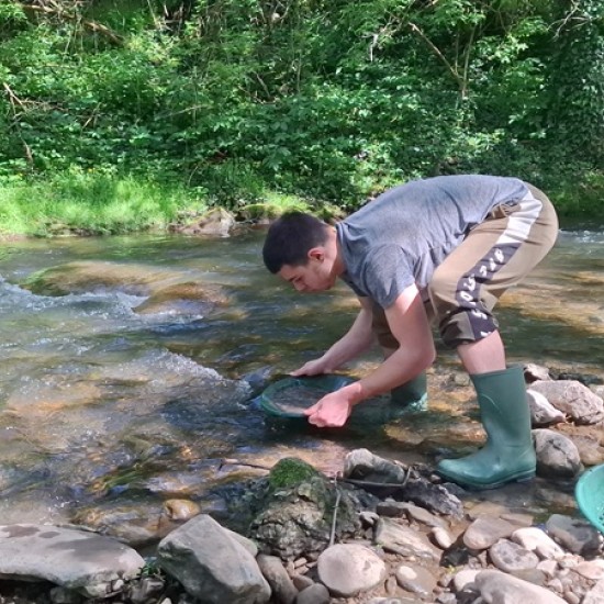 Впуснете се в едно необикновено приключение и станете златотърсач за един ден в Тревненската река - от Makaroon Впуснете се в едно необикновено приключение и станете златотърсач за един ден в Тревненската река - от Makaroon