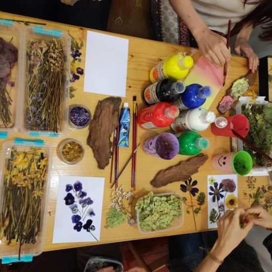 Подарете един ръчно изработен и уникален спомен с „Къщички за ключове с истински хербаризирани цветя“ от Makaroon