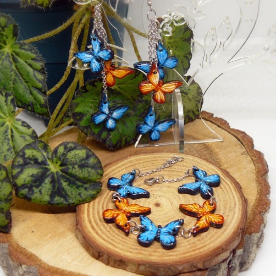 Впуснете се в едно креативно занимание с уъркшоп по Рисуване на бижута върху дървена основа от Makaroon Впуснете се в едно креативно занимание с уъркшоп по Рисуване на бижута върху дървена основа от Makaroon