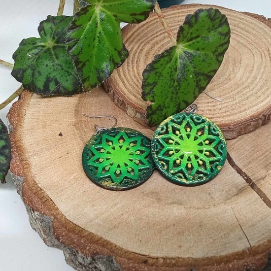 Впуснете се в едно креативно занимание с уъркшоп по Рисуване на бижута върху дървена основа от Makaroon Впуснете се в едно креативно занимание с уъркшоп по Рисуване на бижута върху дървена основа от Makaroon