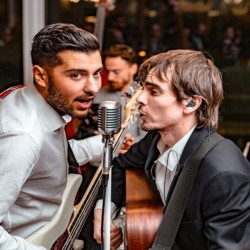 A unique gift - live music performance