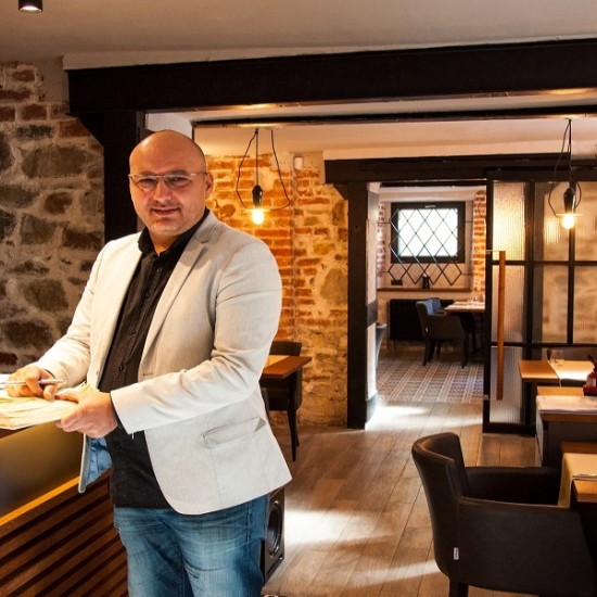 Вечеря при шеф Манчев - уникален подарък за двама от Макароон Уникален подарък: Вечеря за двама при шеф Манчев от Makaroon.bg