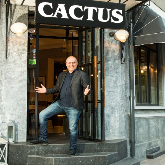 Уникален подарък: Вечеря за двама при шеф Манчев от Makaroon.bg