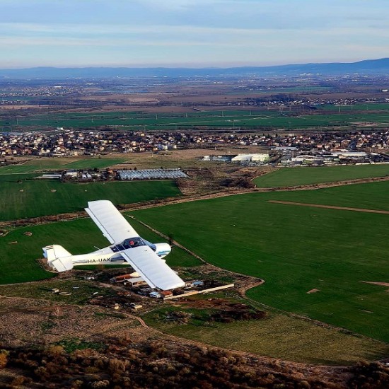 Урок по пилотиране на двуместен самолет до София от Makaroon