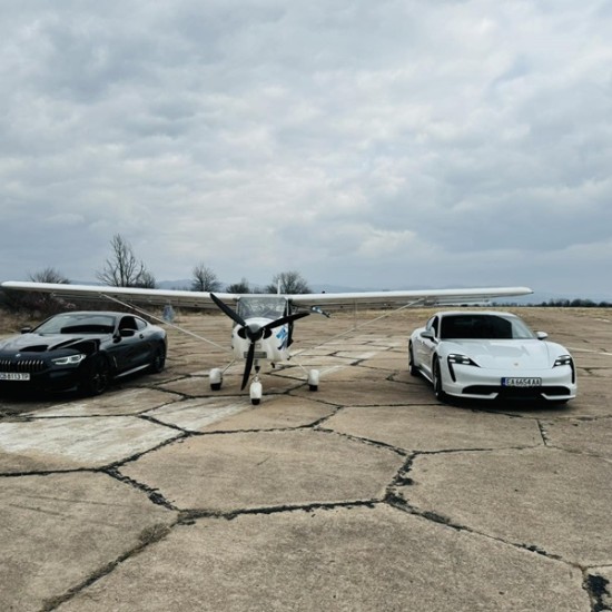 Издигнете се в небесата с „ВИП трансфер и урок по пилотиране“ от Makaroon