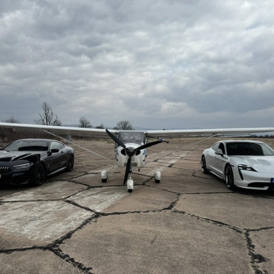 Издигнете се в небесата с „ВИП трансфер и урок по пилотиране“ от Makaroon