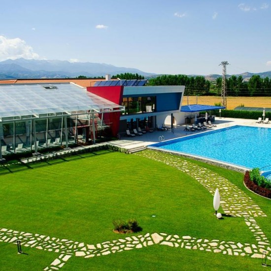 Лукс и комфорт с ''Нощувка за двама с дегустация на вино в Uva Nestum, Гоце Делчев'' от Makaroon