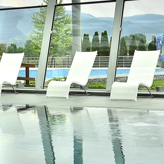 Лукс и комфорт с ''Нощувка за двама с дегустация на вино в Uva Nestum, Гоце Делчев'' от Makaroon