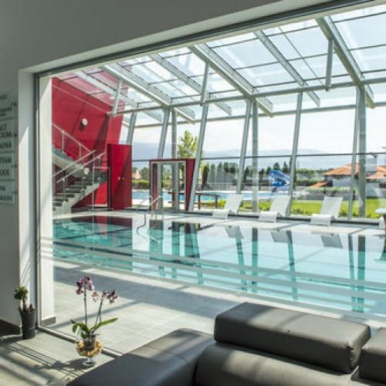 Лукс и комфорт с ''Нощувка за двама с дегустация на вино в Uva Nestum, Гоце Делчев'' от Makaroon