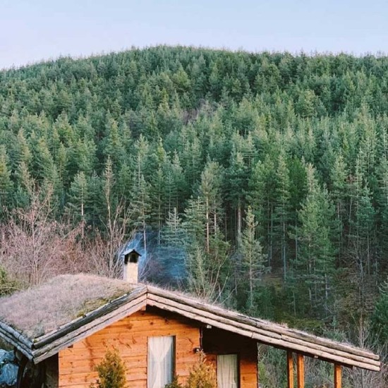 Нощувка за двама в дървена екокъща в Лещен от Makaroon