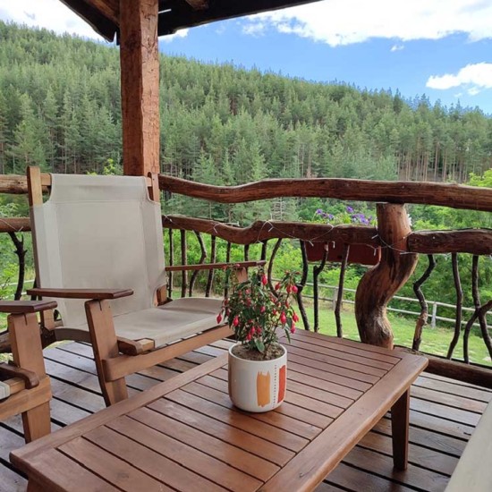 Нощувка за двама в дървена екокъща в Лещен от Makaroon