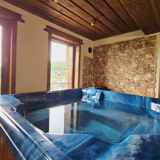 A party experience for a cheerful company - a weekend in Leshten with friends from Makaroon